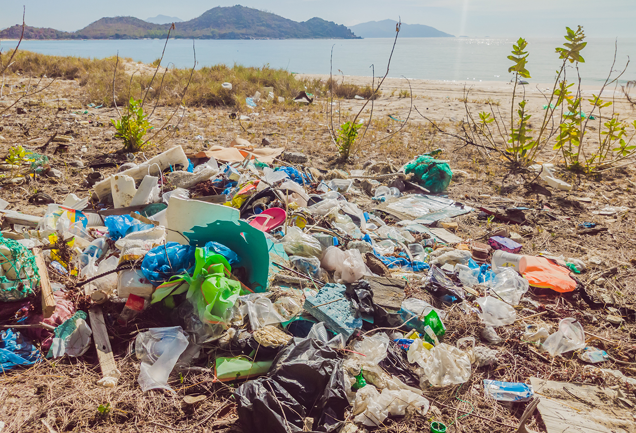vuilnis strand milieu vervuiling afval vies klimaat zand zee