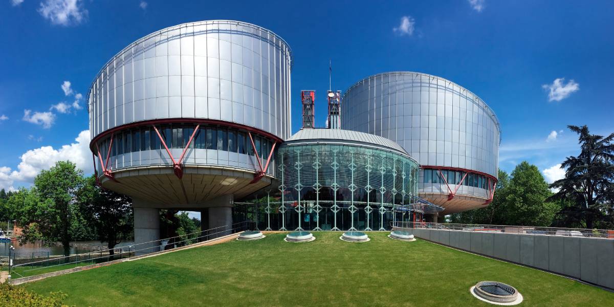 Britse Rwandavlucht op het laatst tegengehouden door Europees Hof voor de Rechten van de Mens