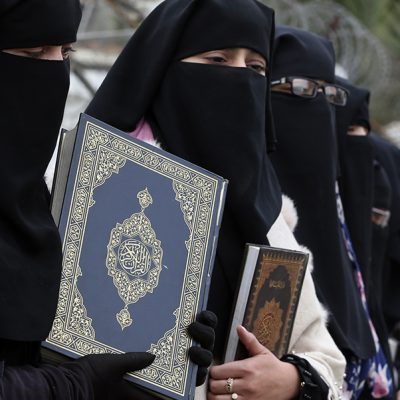 Koran, Pakistan, Burqa