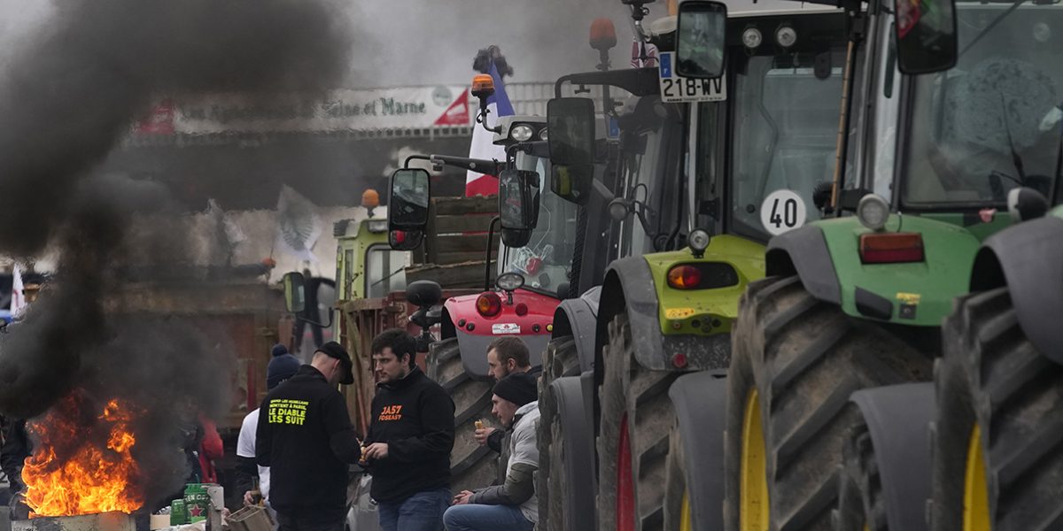 Boze Franse boeren blokkeren snelweg