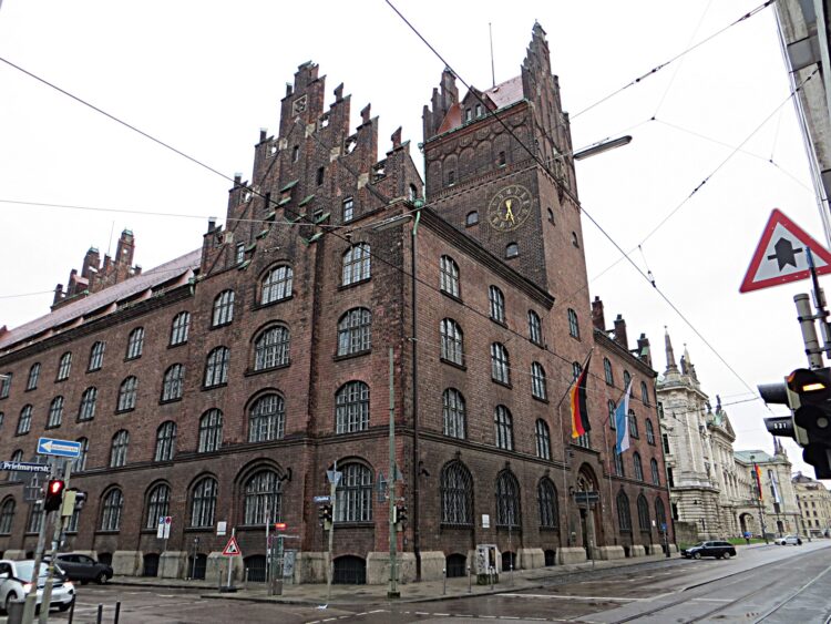 Het gebouw van het Oberlandesgericht in Munchen