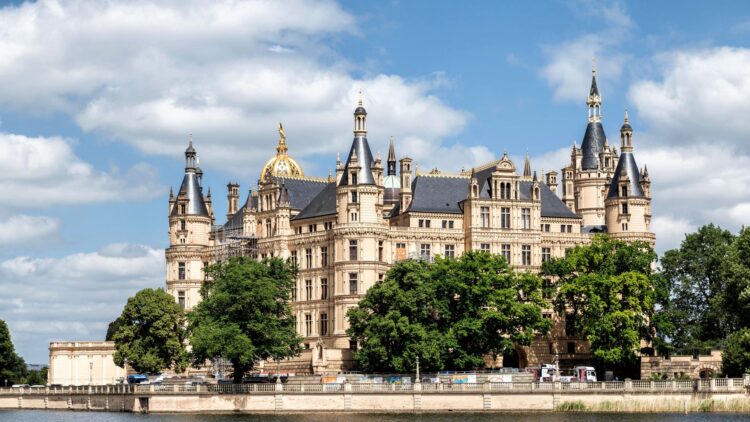 Het slot van Schwerin, zetel van het parlement van Mecklenburg-Voor-Pommeren